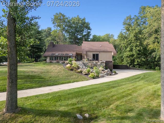 7337 Driftwood Drive, Fenton, MI 48430