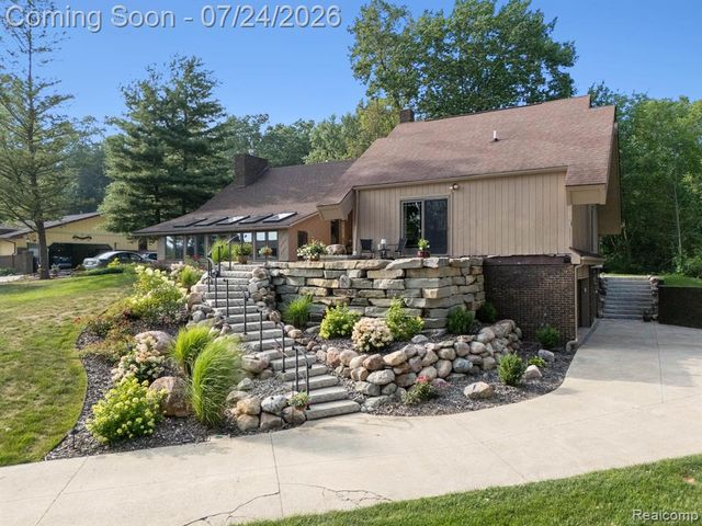 7337 Driftwood Drive, Fenton, MI 48430