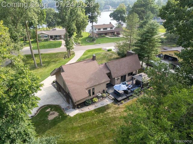 7337 Driftwood Drive, Fenton, MI 48430