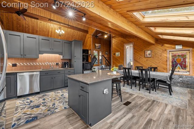 7337 Driftwood Drive, Fenton, MI 48430