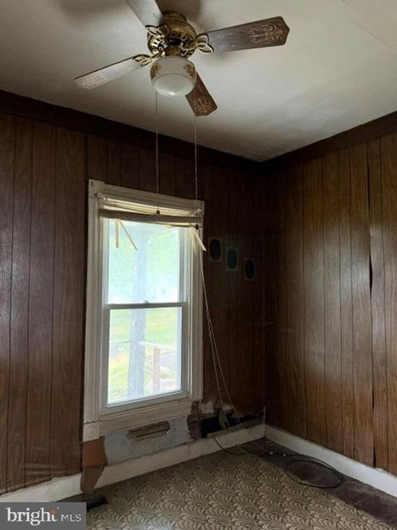 Image 10 of property listing at 805 E B ST, Brunswick, MD 21716