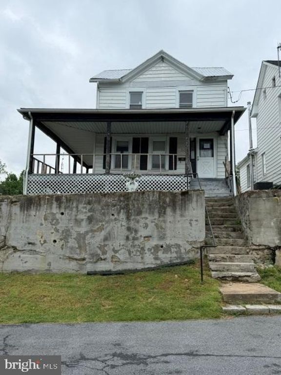 Image 2 of property listing at 805 E B ST, Brunswick, MD 21716