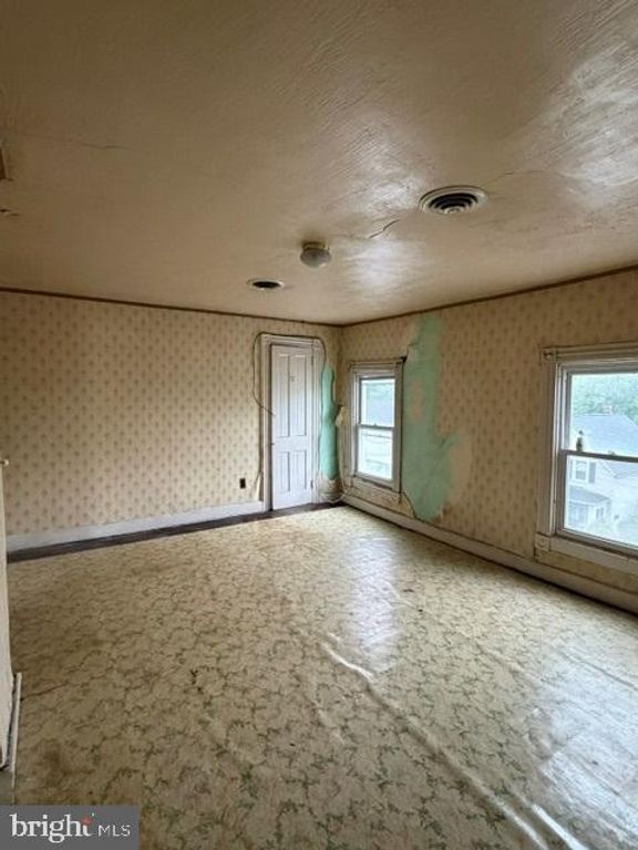 Image 20 of property listing at 805 E B ST, Brunswick, MD 21716