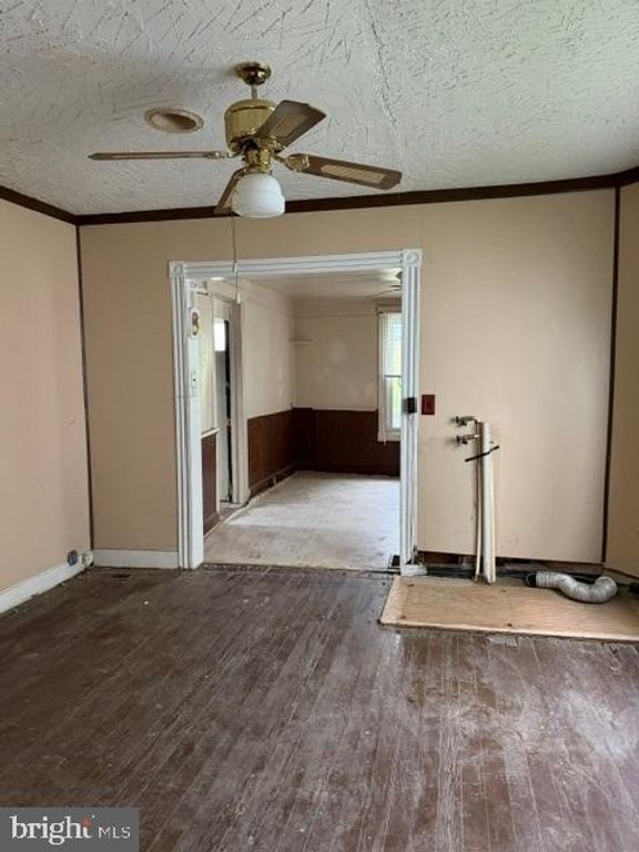 Image 8 of property listing at 805 E B ST, Brunswick, MD 21716