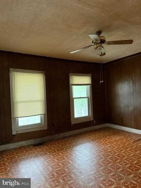 Image 9 of property listing at 805 E B ST, Brunswick, MD 21716