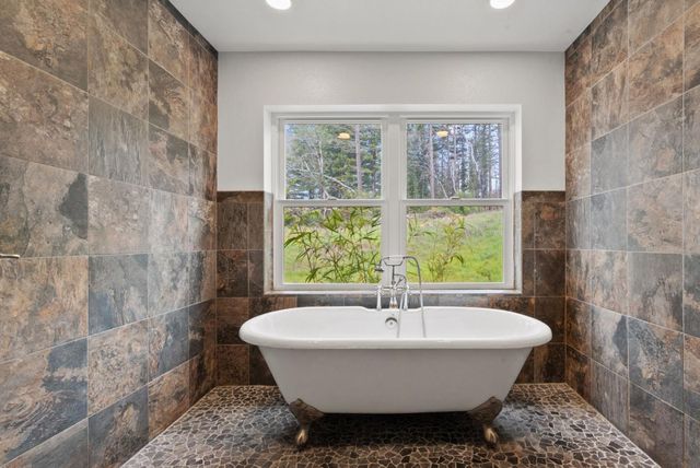 411 Midway Ranch Road, Boulder Creek, CA 95006