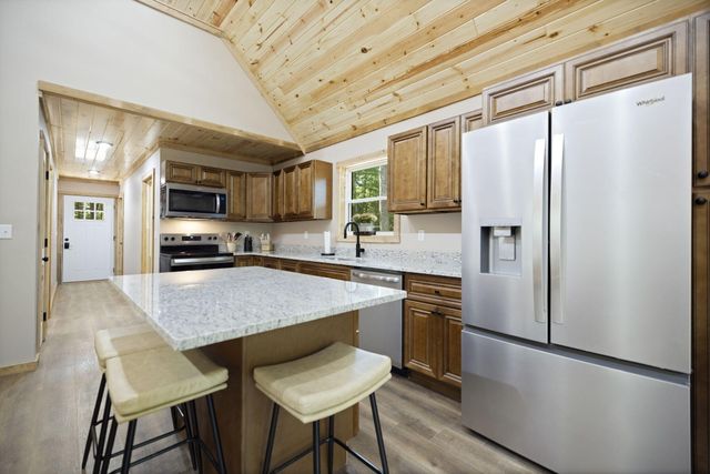 23 Joyful Springs, Zoe, KY 41397