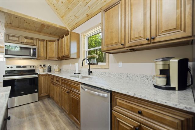 23 Joyful Springs, Zoe, KY 41397