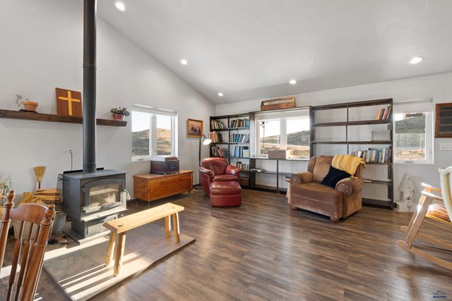 24148 DEWEY LN, Hermosa, SD 57744