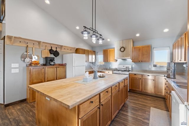 24148 DEWEY LN, Hermosa, SD 57744