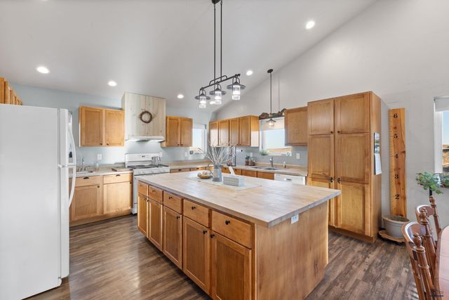 24148 DEWEY LN, Hermosa, SD 57744