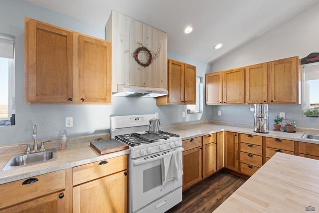 24148 DEWEY LN, Hermosa, SD 57744