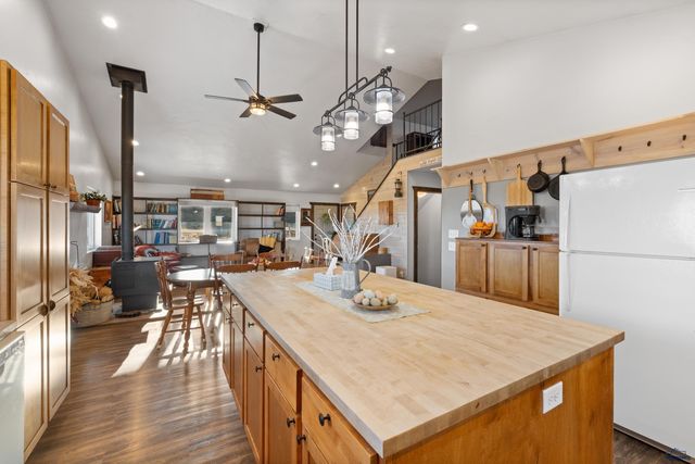 24148 DEWEY LN, Hermosa, SD 57744