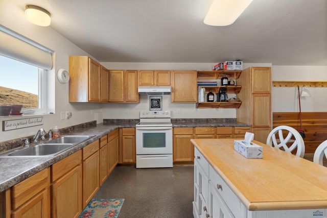 24148 DEWEY LN, Hermosa, SD 57744