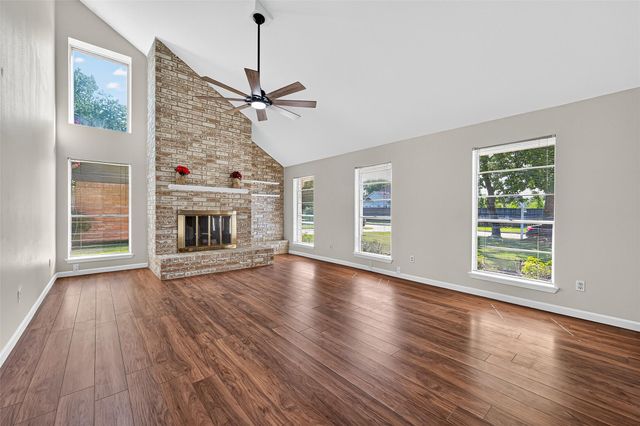 813 Lakeview Drive, Sugar Land, TX 77498