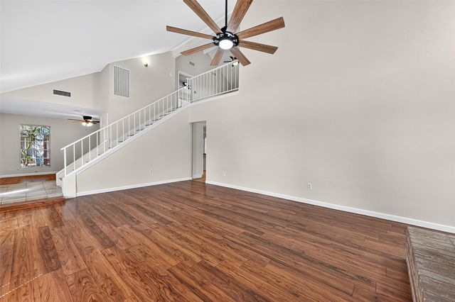 813 Lakeview Drive, Sugar Land, TX 77498