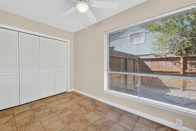 813 Lakeview Drive, Sugar Land, TX 77498