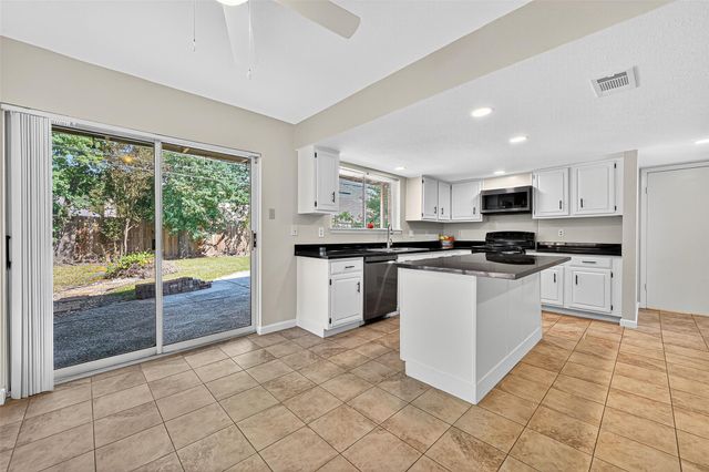 813 Lakeview Drive, Sugar Land, TX 77498