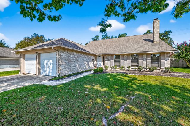 813 Lakeview Drive, Sugar Land, TX 77498