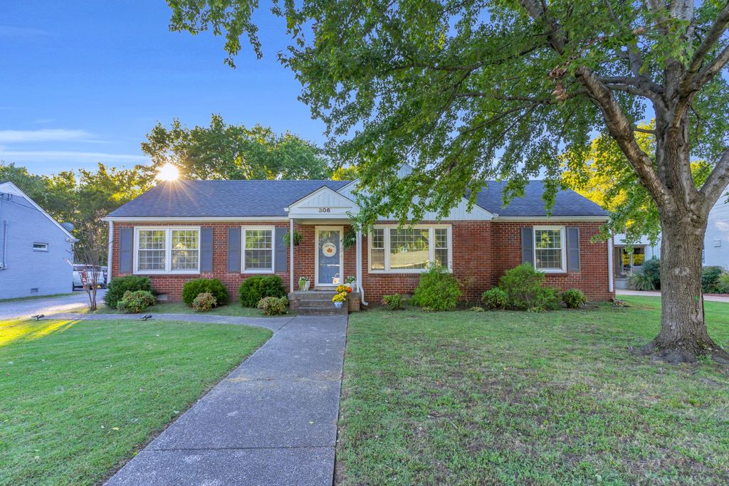 306 Pennsylvania Ave, Lebanon, TN 37087