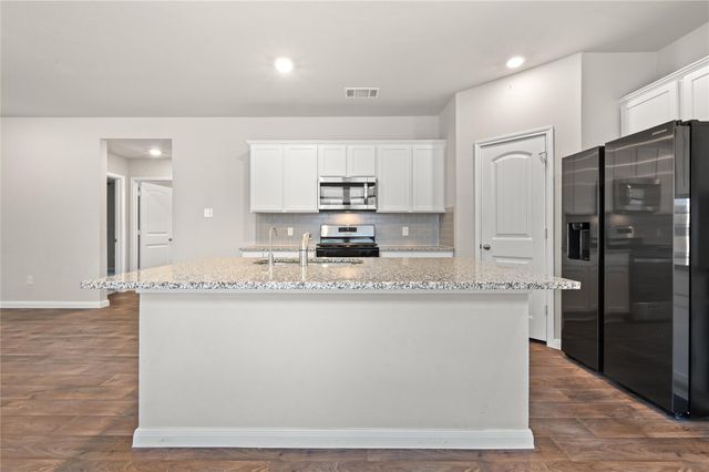 510 Apache Plum DR, Kyle, TX 78640