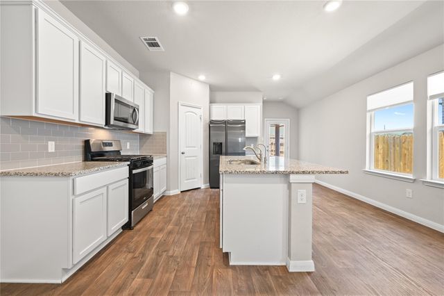 510 Apache Plum DR, Kyle, TX 78640