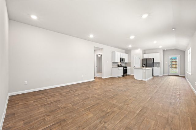 510 Apache Plum DR, Kyle, TX 78640