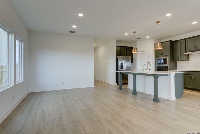 107 Peeps Ct., Adkins, TX 78101