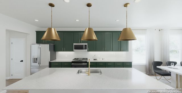 107 Peeps Ct., Adkins, TX 78101