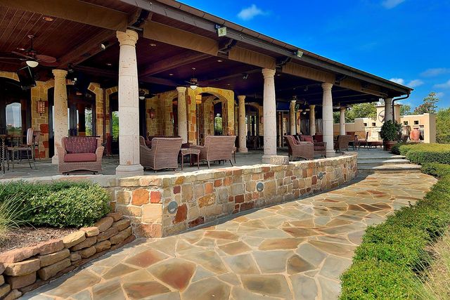 18 N Badger Lodge Circle, Spring, TX 77389