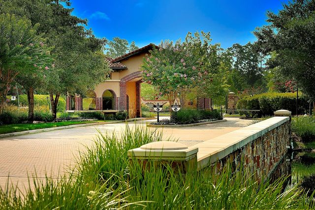 18 N Badger Lodge Circle, Spring, TX 77389