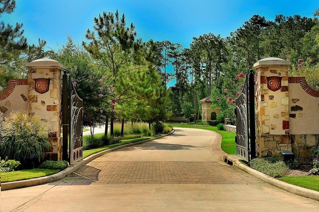 18 N Badger Lodge Circle, Spring, TX 77389
