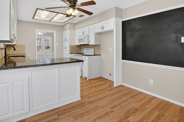 122 Camelot Drive, Weatherford, TX 76086