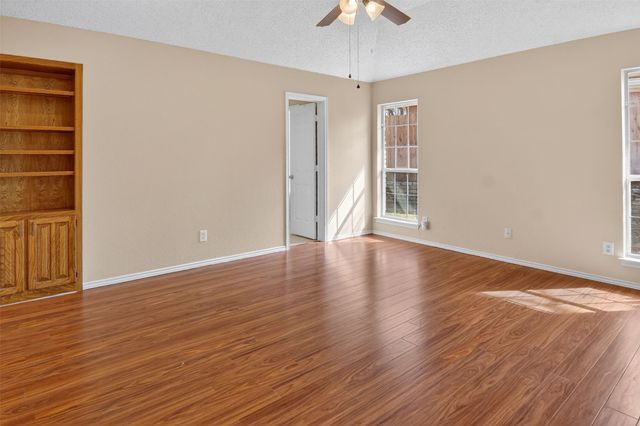 122 Camelot Drive, Weatherford, TX 76086