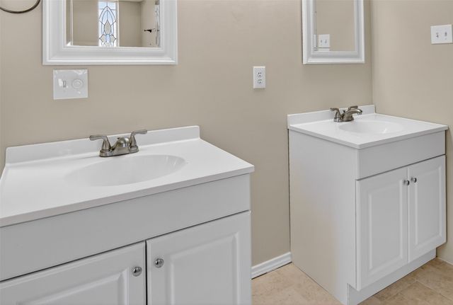 122 Camelot Drive, Weatherford, TX 76086