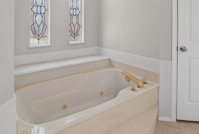 122 Camelot Drive, Weatherford, TX 76086