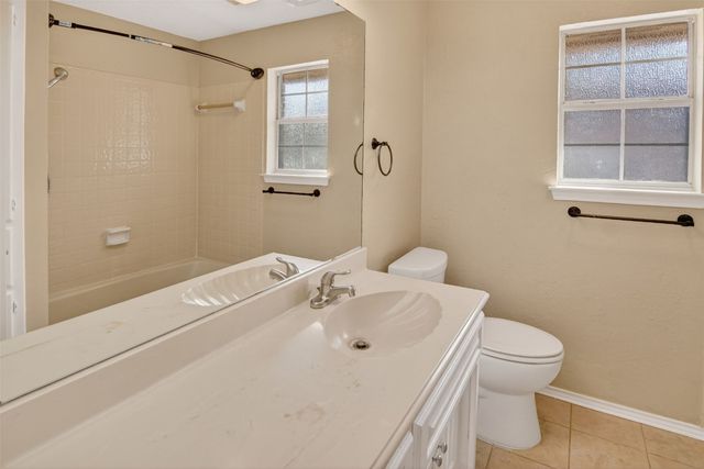 122 Camelot Drive, Weatherford, TX 76086