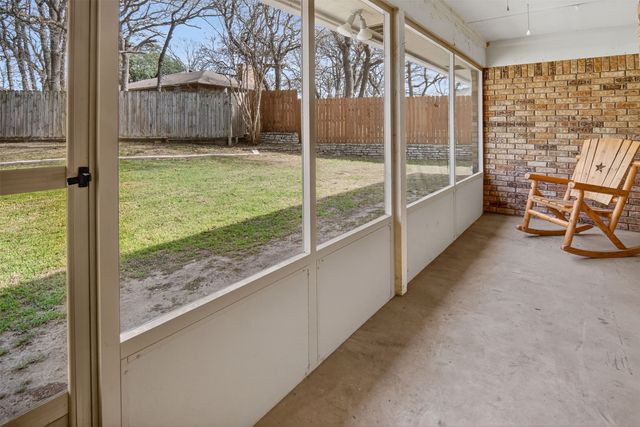 122 Camelot Drive, Weatherford, TX 76086