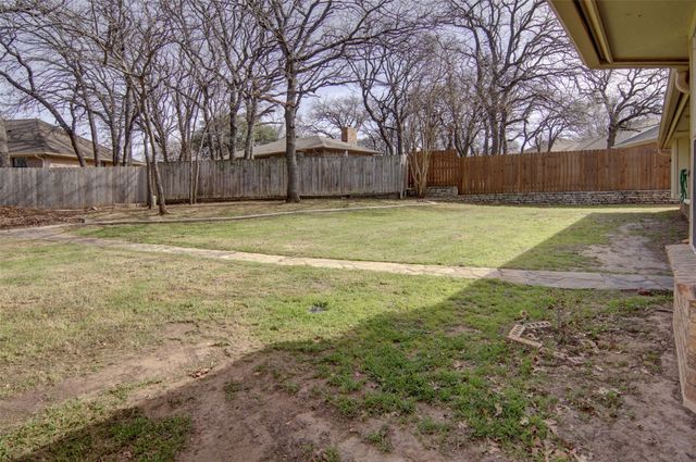 122 Camelot Drive, Weatherford, TX 76086