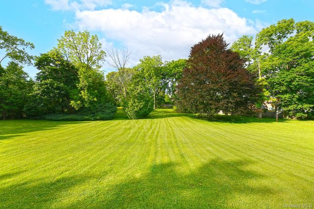 14 Norgate Road, Brookville, NY 11545