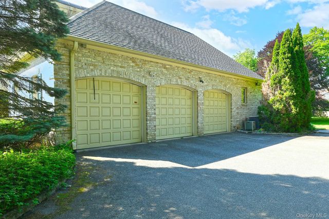 14 Norgate Road, Brookville, NY 11545