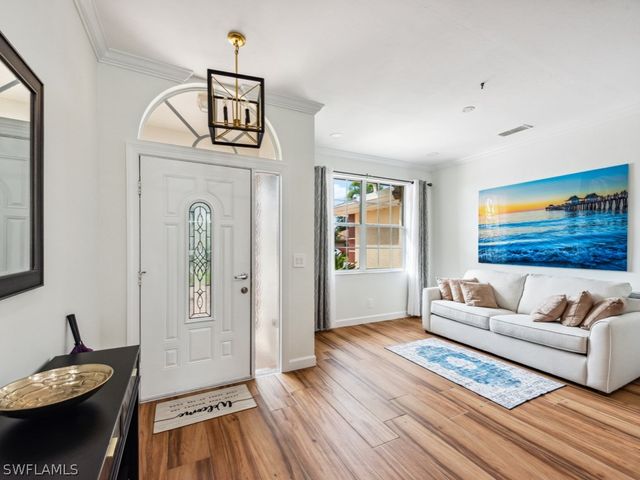 127 Palmetto Dunes CIR, Naples, FL 34113