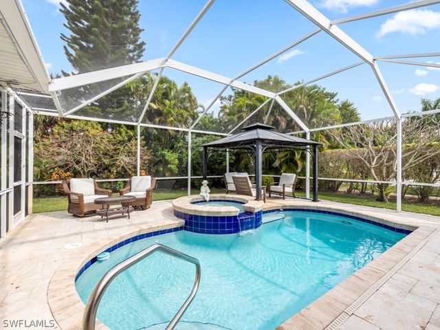 127 Palmetto Dunes CIR, Naples, FL 34113