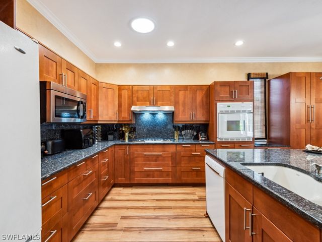 127 Palmetto Dunes CIR, Naples, FL 34113