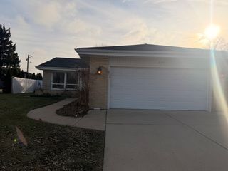 793 Timothy Lane, Des Plaines, IL 60016