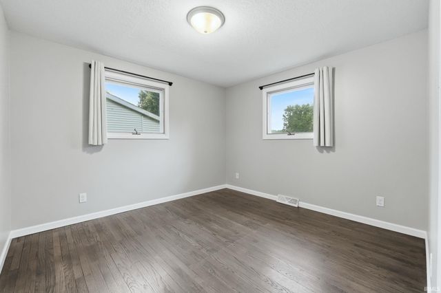 904 W 9th Street, Rochester, IN 46975