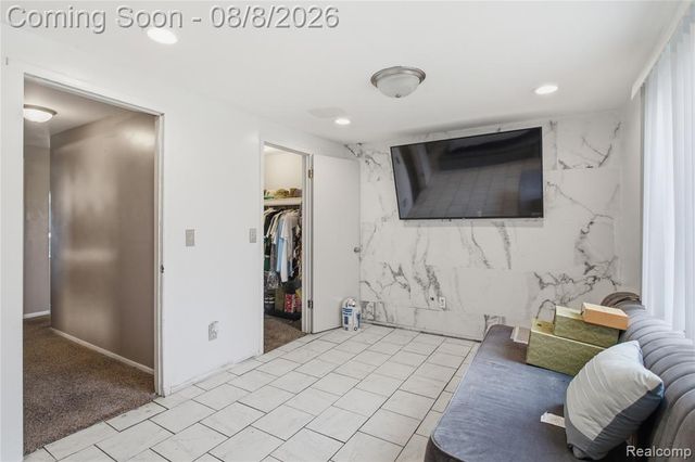20350 Weybridge Street, Clinton Township, MI 48036