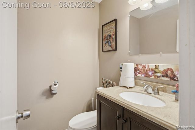 20350 Weybridge Street, Clinton Township, MI 48036