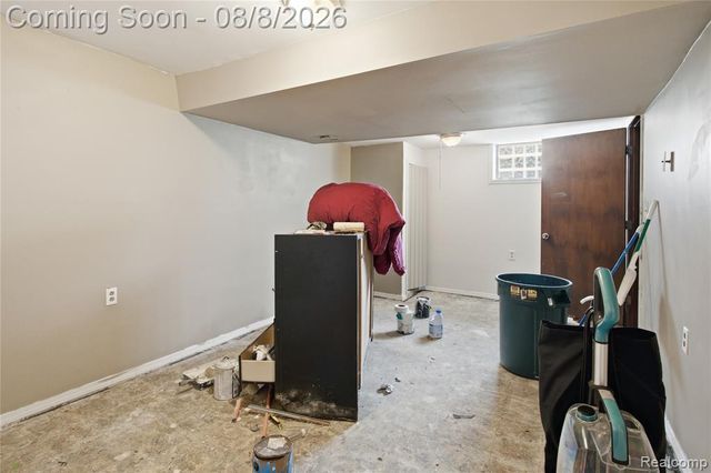 20350 Weybridge Street, Clinton Township, MI 48036