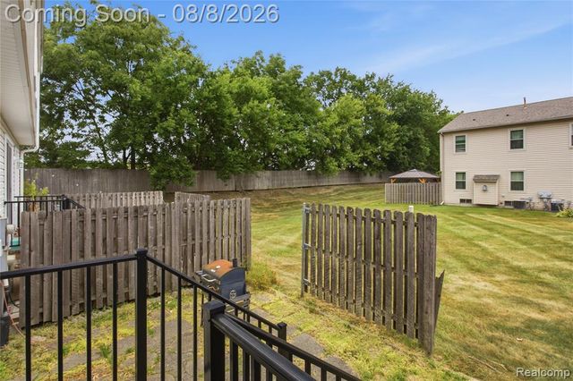 20350 Weybridge Street, Clinton Township, MI 48036